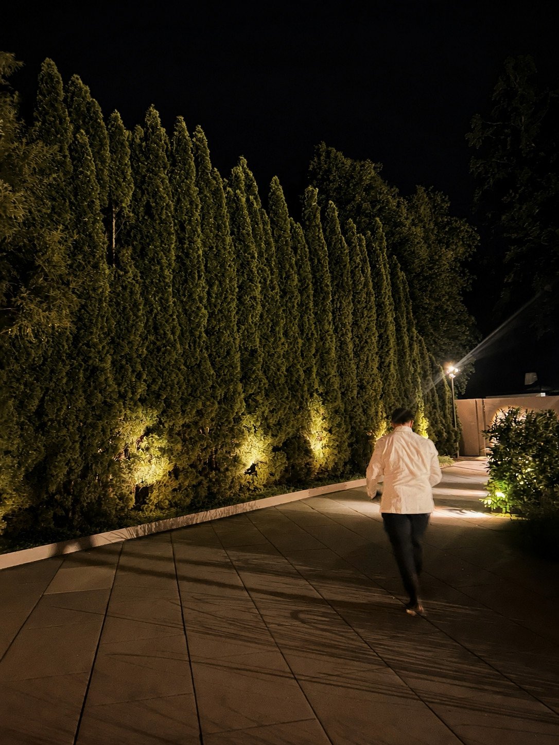 Late-night BBQ dinner in Saint-Tropez by private chef Marius Mutschinski